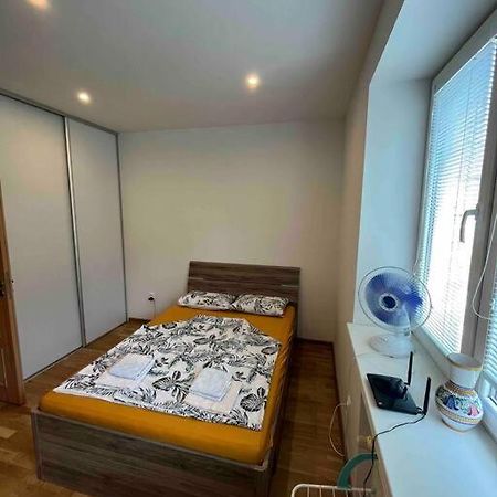 Brand New Apartment In The Heart Of Братислава Экстерьер фото