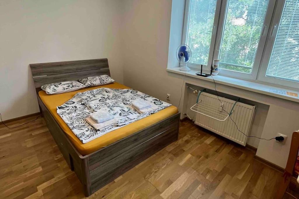 Brand New Apartment In The Heart Of Братислава Экстерьер фото